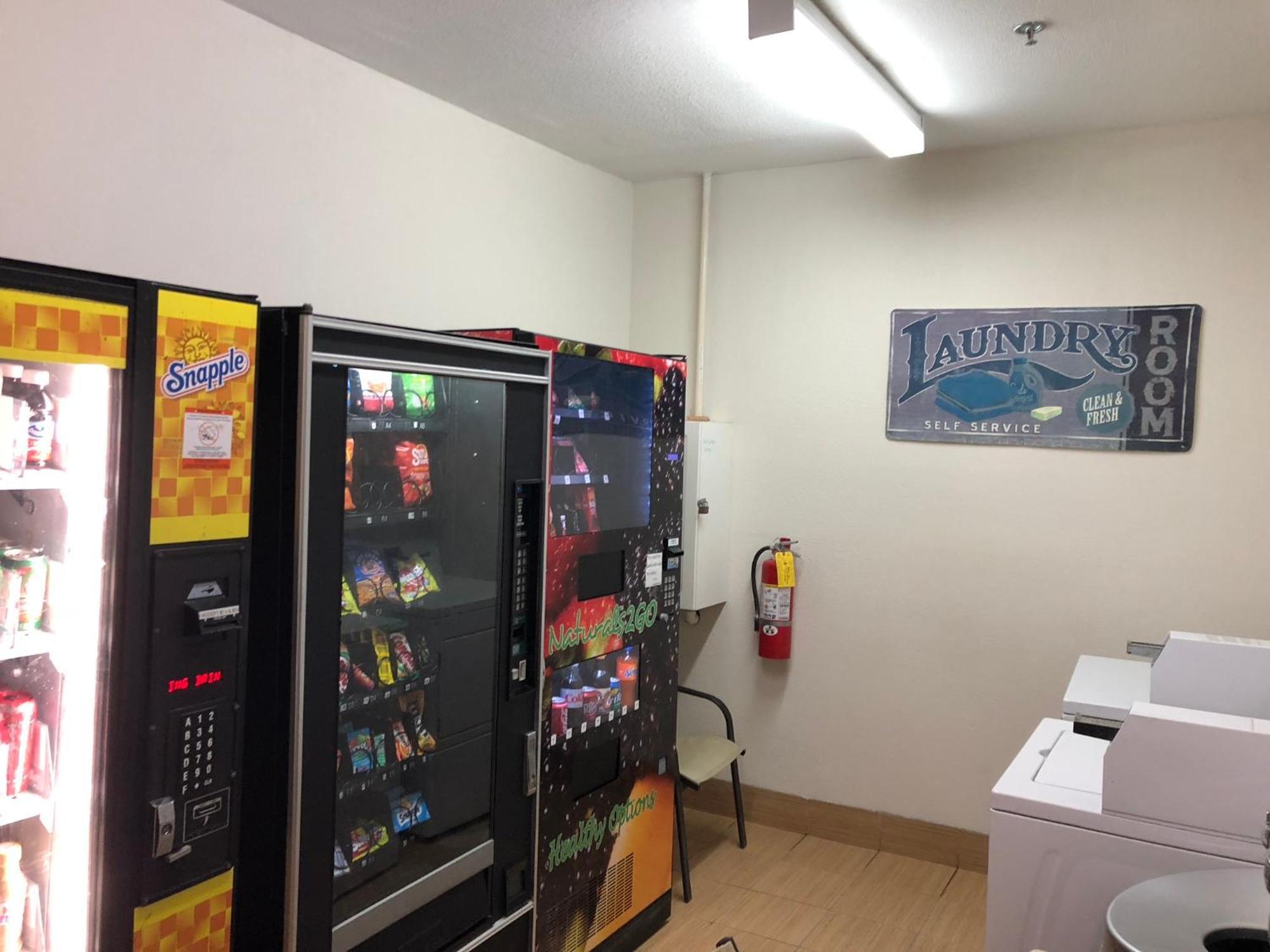 Suburban Studios By Choice Hotels - Award Winning - New 2024 - Walk To Eateries & Grocery - Ultra Sparkling - Garden Rooms - Designer Lighting & Right Off I-95 - Proudly An All American Managed Property Брунсуик Екстериор снимка