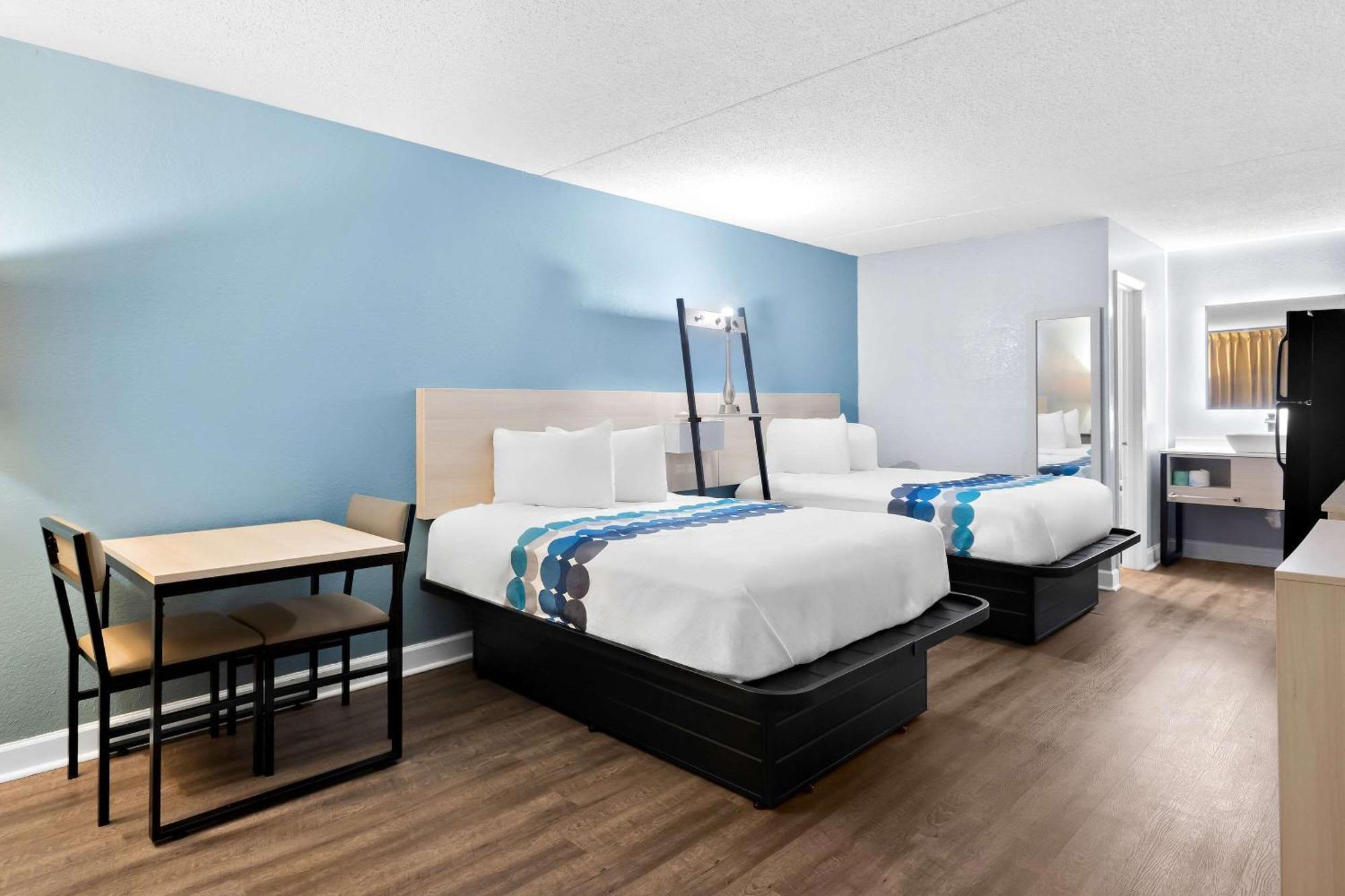 Suburban Studios By Choice Hotels - Award Winning - New 2024 - Walk To Eateries & Grocery - Ultra Sparkling - Garden Rooms - Designer Lighting & Right Off I-95 - Proudly An All American Managed Property Брунсуик Екстериор снимка